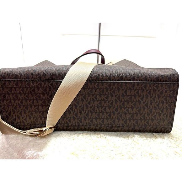 🔥🎁NWT Michael Kors KENLY Large Travel Tote Handbag Merlot Msrp: $498.00 - Picture 5 of 7